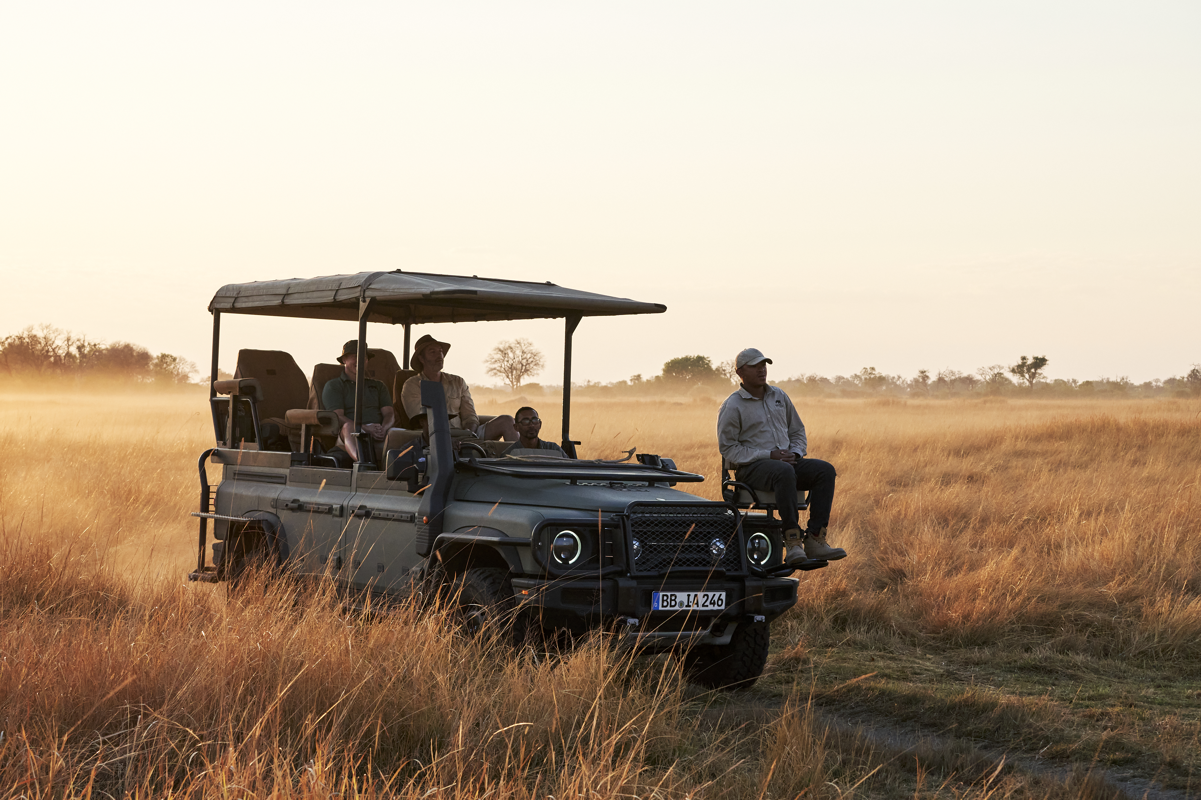 Vista trasera del Grenadier Game Viewer con puertas abiertas