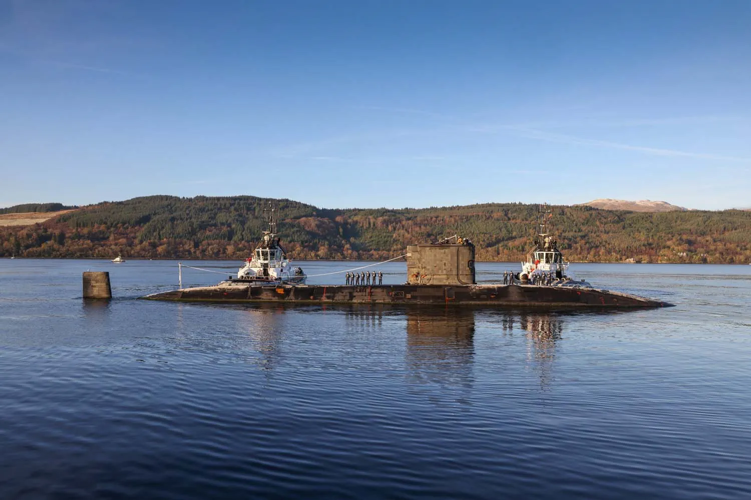 El submarino de propulsión nuclear HMS Triumph en su última escala en puerto