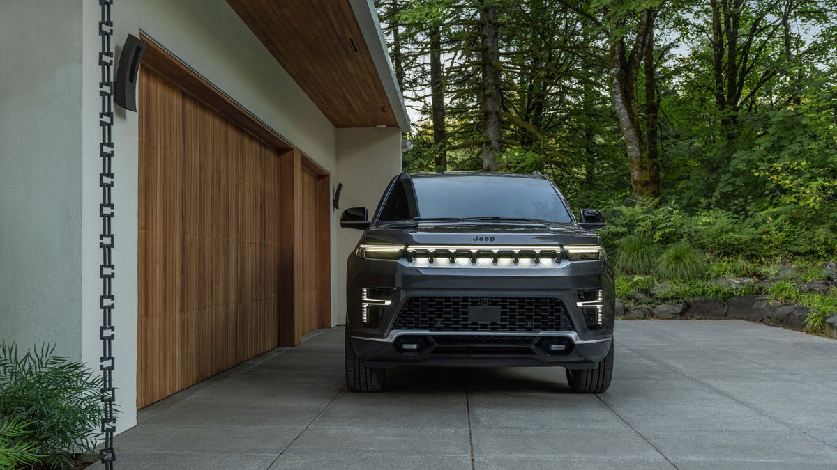 Image of Grand Wagoneer 2026 - rear Image of Grand Wagoneer 2026 - rear
