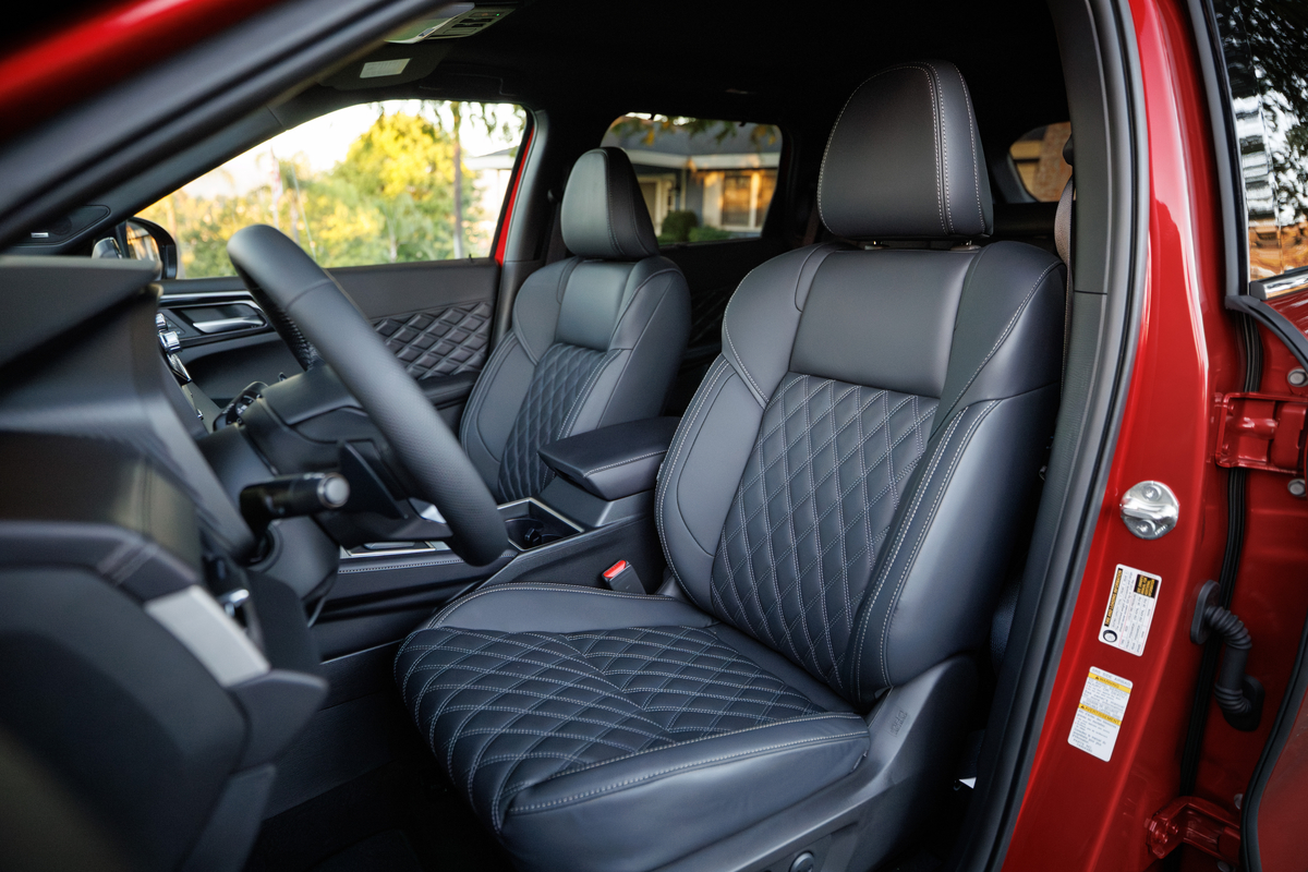 Panel digital del Nissan Rogue PHEV 2026