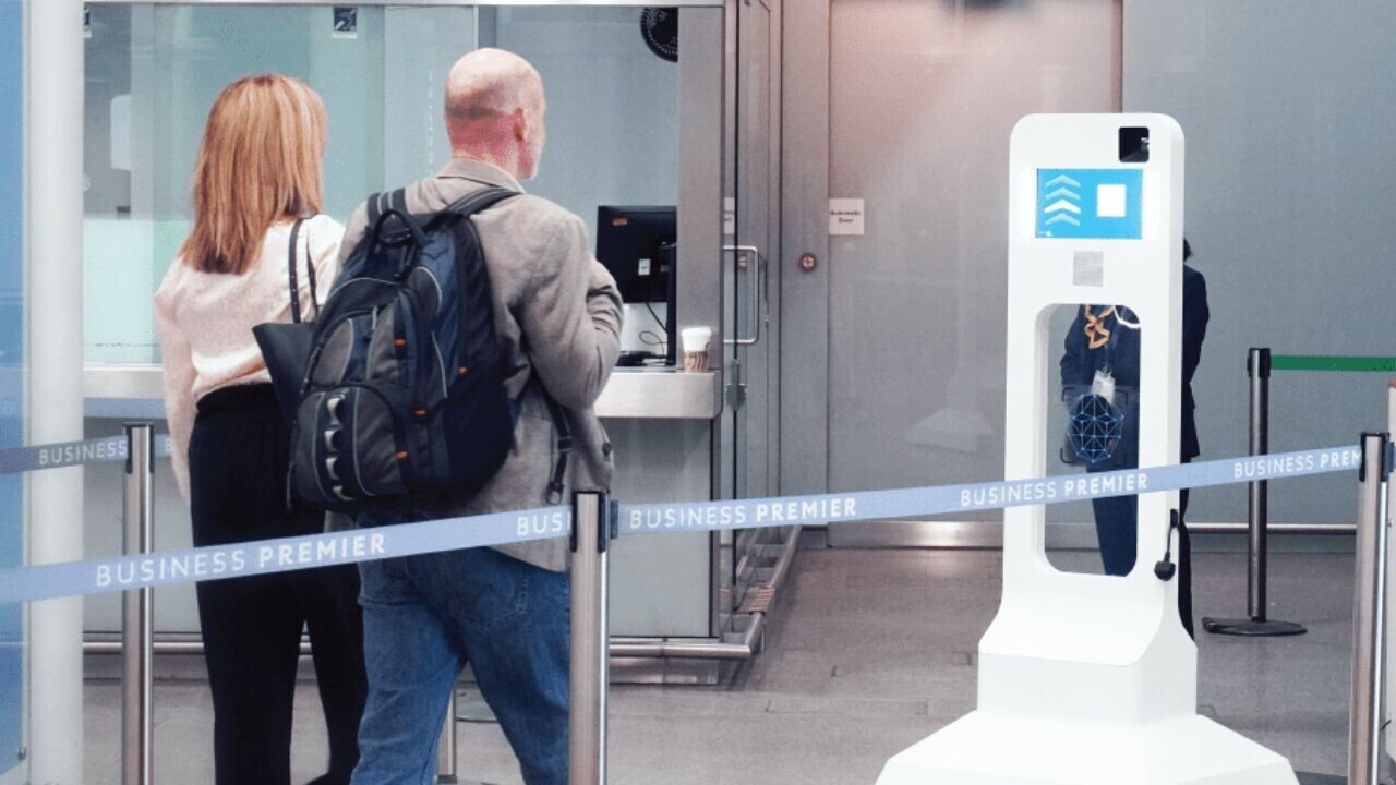 El Reino Unido probará un sistema de verificación facial en lugar de pasaportes, pero se retrasa su lanzamiento completo El Reino Unido probará un sistema de verificación facial en lugar de pasaportes, pero se retrasa su lanzamiento completo