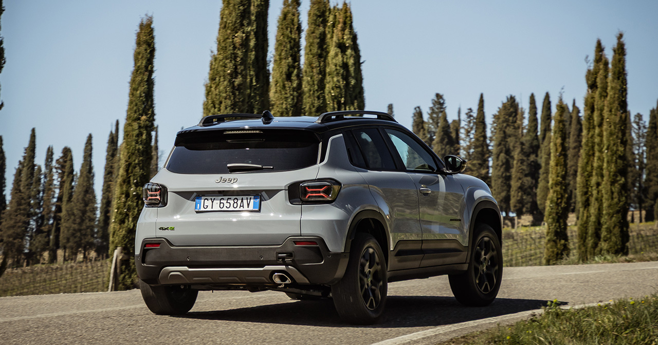 Jeep Avenger 4xe en condiciones de tormenta