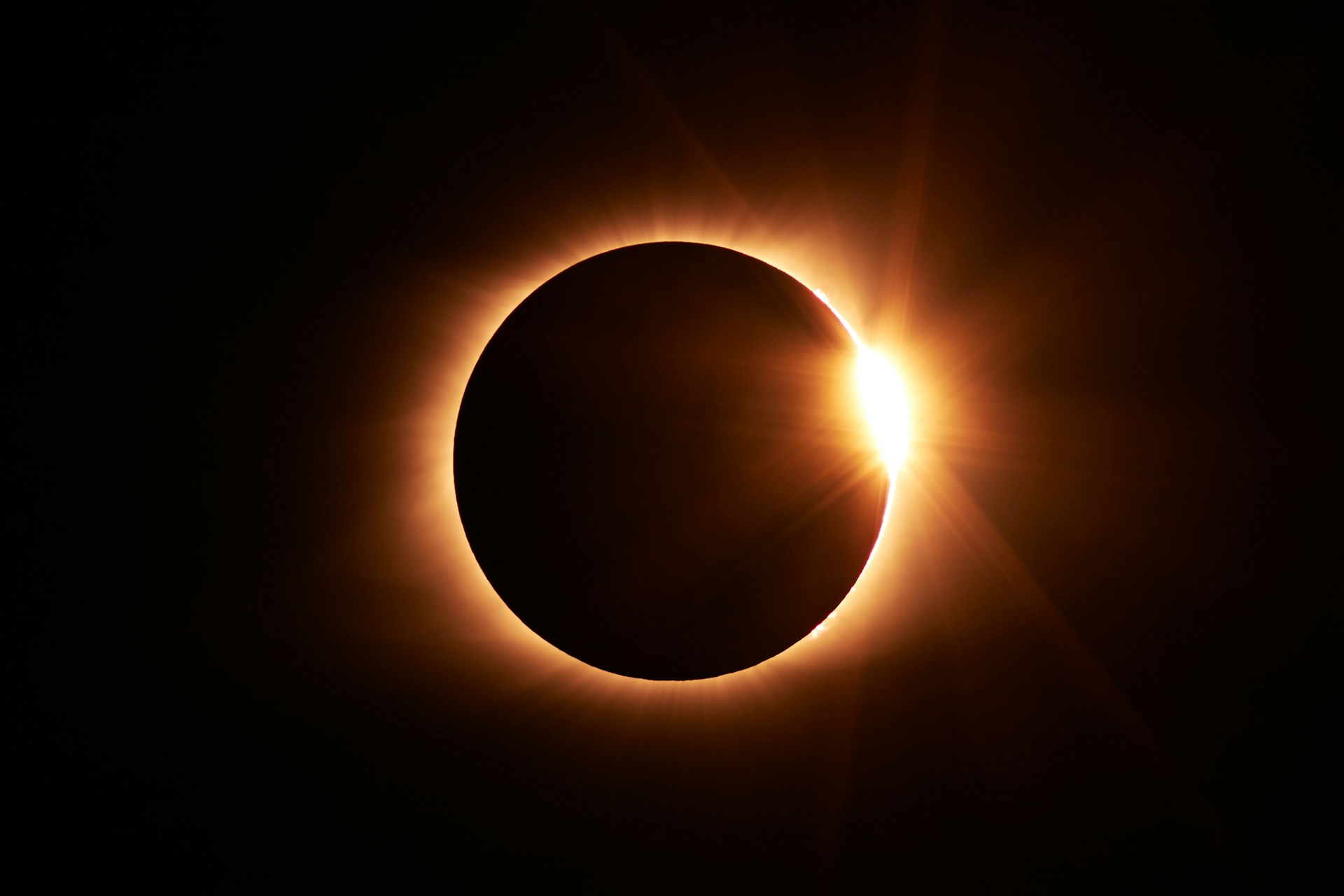 El chatbot Grok de Elon Musk difunde noticias falsas sobre el eclipse solar basándose en chistes en X El chatbot Grok de Elon Musk difunde noticias falsas sobre el eclipse solar basándose en chistes en X