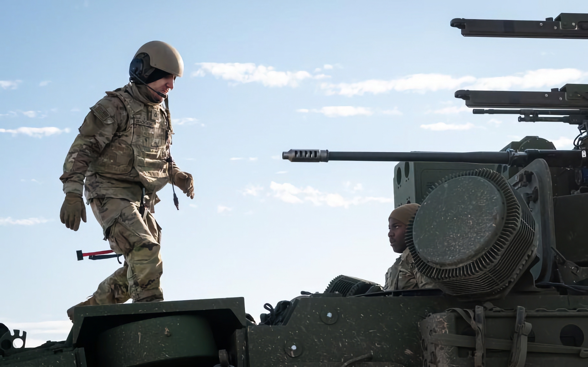 Estados Unidos probó por primera vez el sistema de defensa aérea M-SHORAD con el lanzador FIM-92 Stinger y misiles AGM-114L Longbow Hellfire Estados Unidos probó por primera vez el sistema de defensa aérea M-SHORAD con el lanzador FIM-92 Stinger y misiles AGM-114L Longbow Hellfire