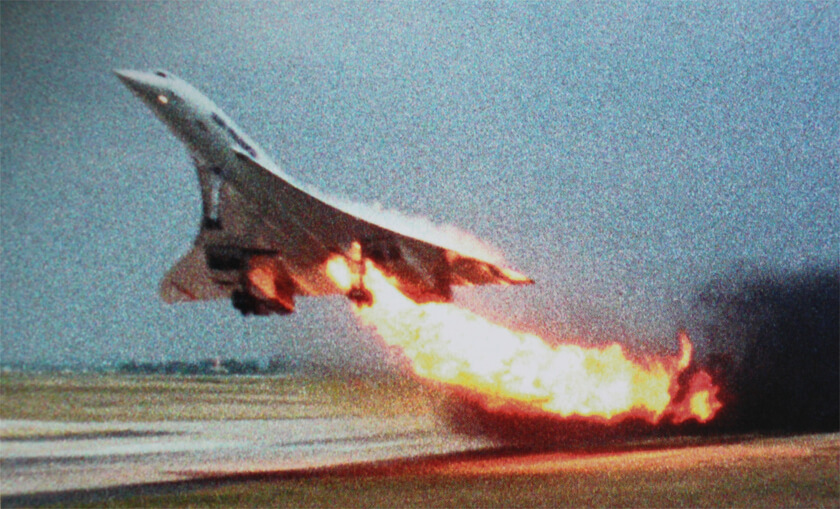 "Concorde en llamas en el despegue. "Concorde en llamas en el despegue.