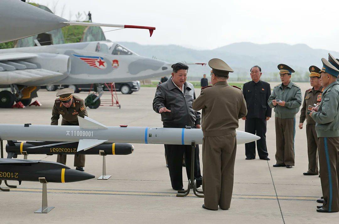 Una demostración de los MiG-29 norcoreanos. Ilustración: KCNA