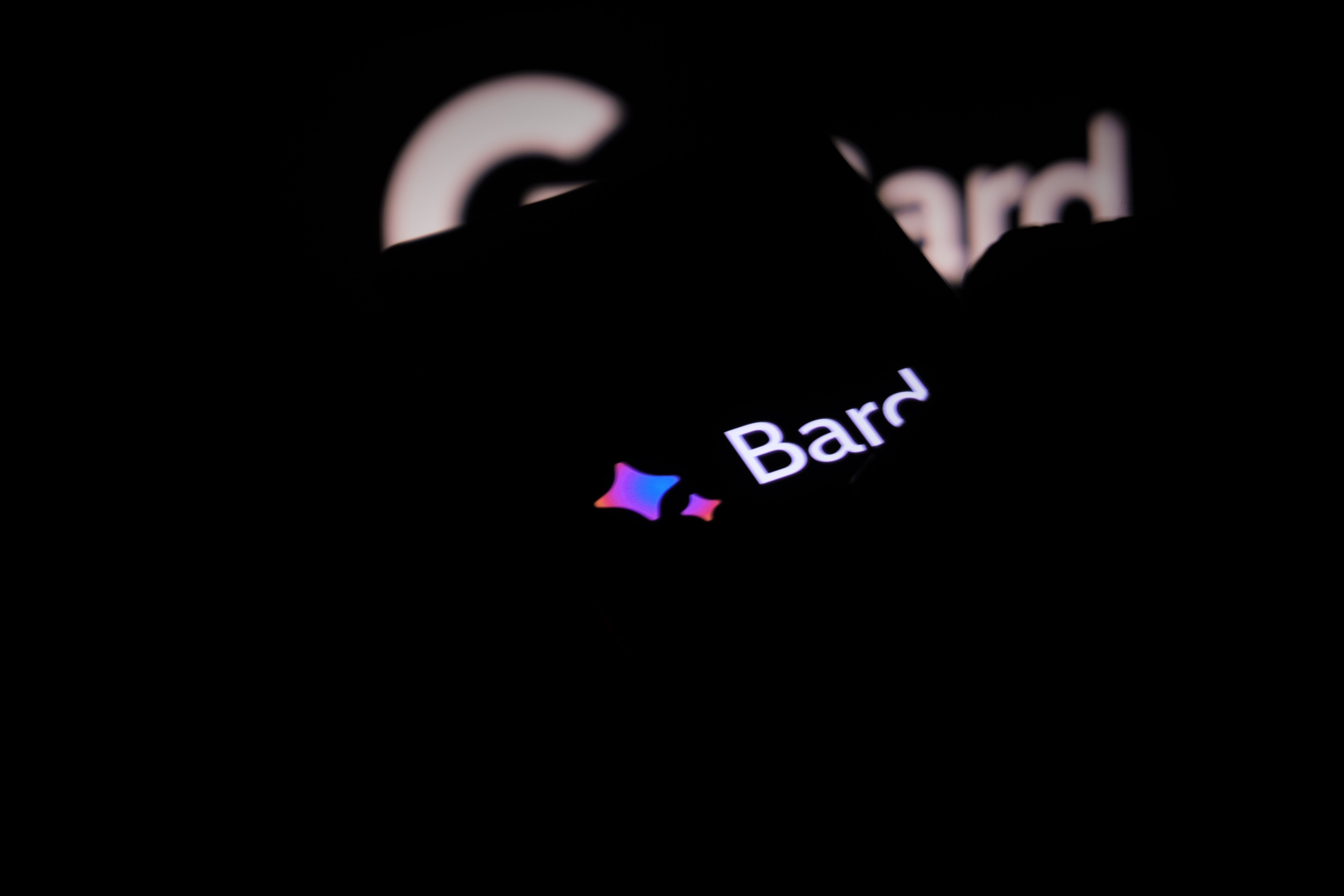 Google demanda a los estafadores que aprovecharon el revuelo en torno a Bard para difundir malware Google demanda a los estafadores que aprovecharon el revuelo en torno a Bard para difundir malware