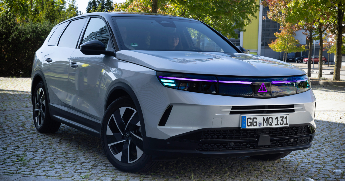 Concepto Opel Grandland en el Simposio de Iluminación Automotriz