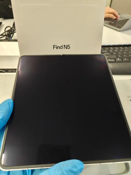 Pantalla interna del Oppo Find N5 sin pliegue visible Pantalla interna del Oppo Find N5 sin pliegue visible