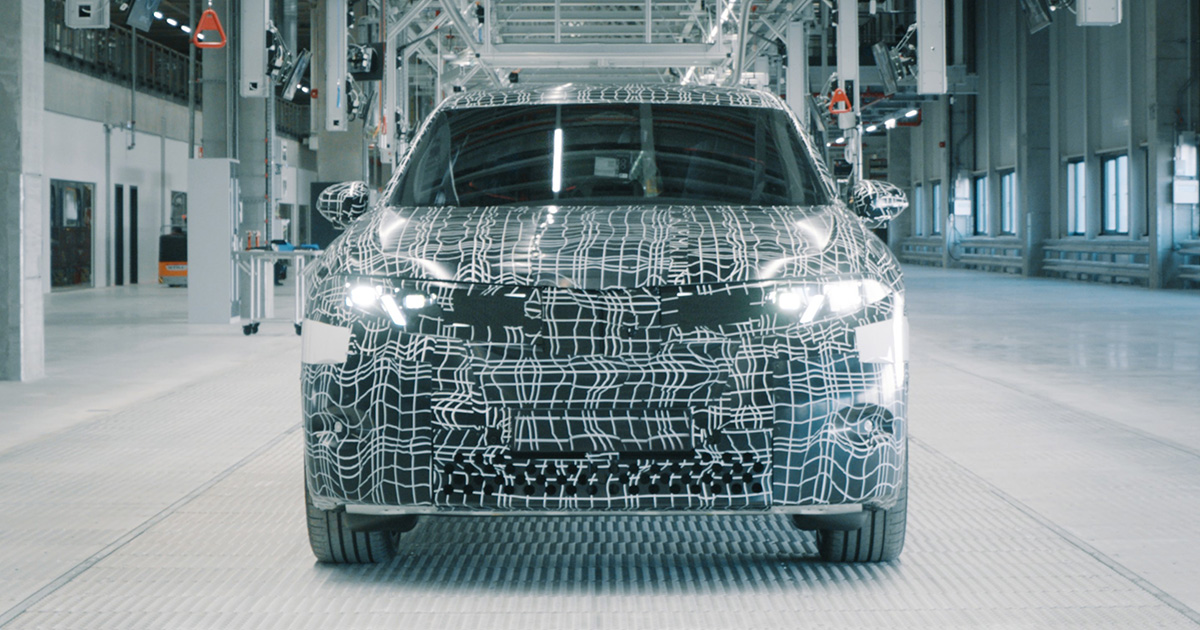 Prototipo BMW iX3 Neue Klasse Prototipo BMW iX3 Neue Klasse en la planta de BMW Group en Debrecen