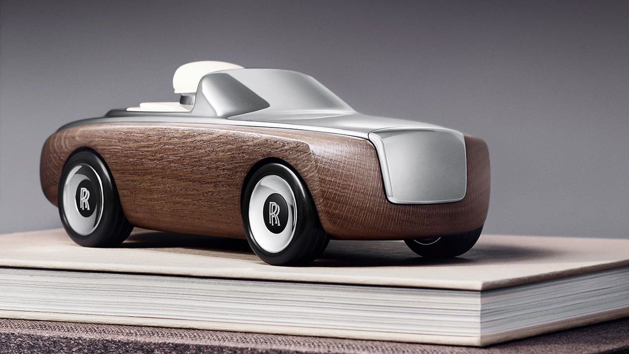 Montaje del Rolls-Royce Cameo con roble y aluminio