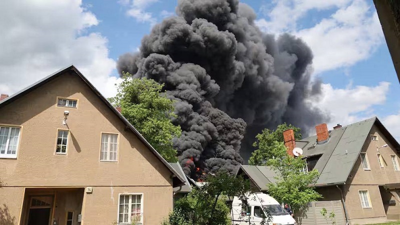 Incendio a gran escala en Berlín: arde la fábrica de DMA, que produce sistemas de defensa antiaérea IRIS-T SLM.-2