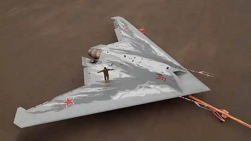 El avión teledirigido secreto ruso S-70 se estrelló en Ucrania: los expertos identificaron su punto débil (vídeo)-2 El avión teledirigido secreto ruso S-70 se estrelló en Ucrania: los expertos identificaron su punto débil (vídeo)-2