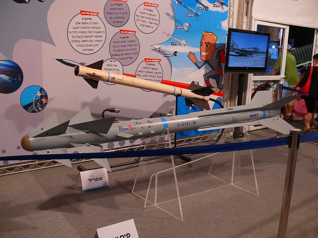 Las Fuerzas Aéreas de Singapur han confirmado públicamente que sus cazas F-16 Fighting Falcon modernizados están armados con misiles Python 5 de cuarta generación con un alcance de 20 km.-2