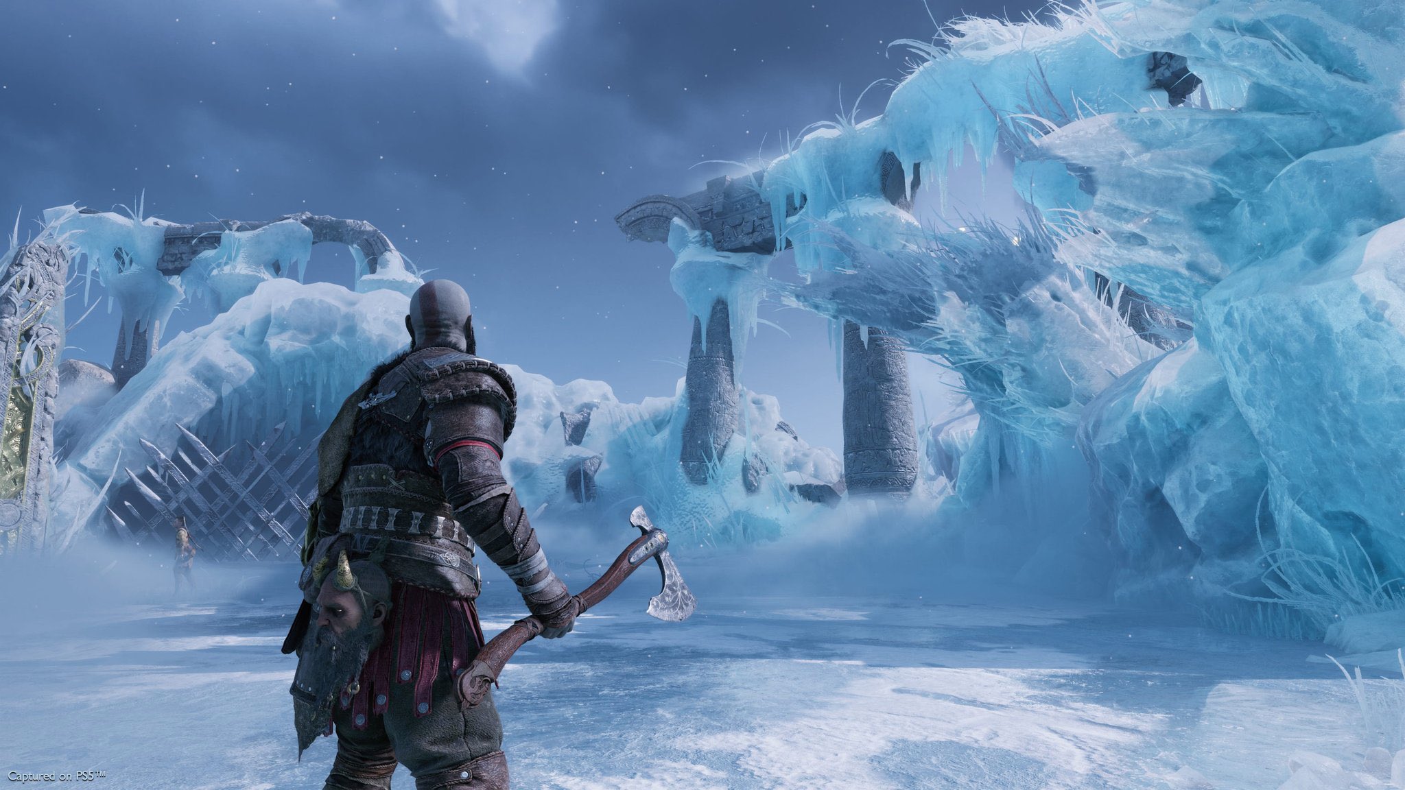 El director artístico de God of War: Ragnarok ha publicado nuevas capturas de pantalla del juego. Muestran a Kratos y Atreus viajando por los Nueve Mundos-4 El director artístico de God of War: Ragnarok ha publicado nuevas capturas de pantalla del juego. Muestran a Kratos y Atreus viajando por los Nueve Mundos-4