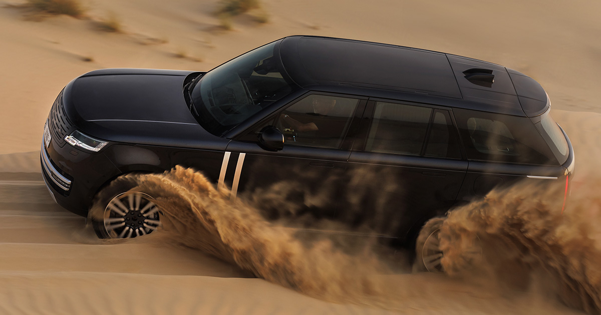 Тесты Range Rover Electric в пустыне Прототипы Range Rover Electric проходят испытания в пустынях ОАЭ при температуре выше 50 °C