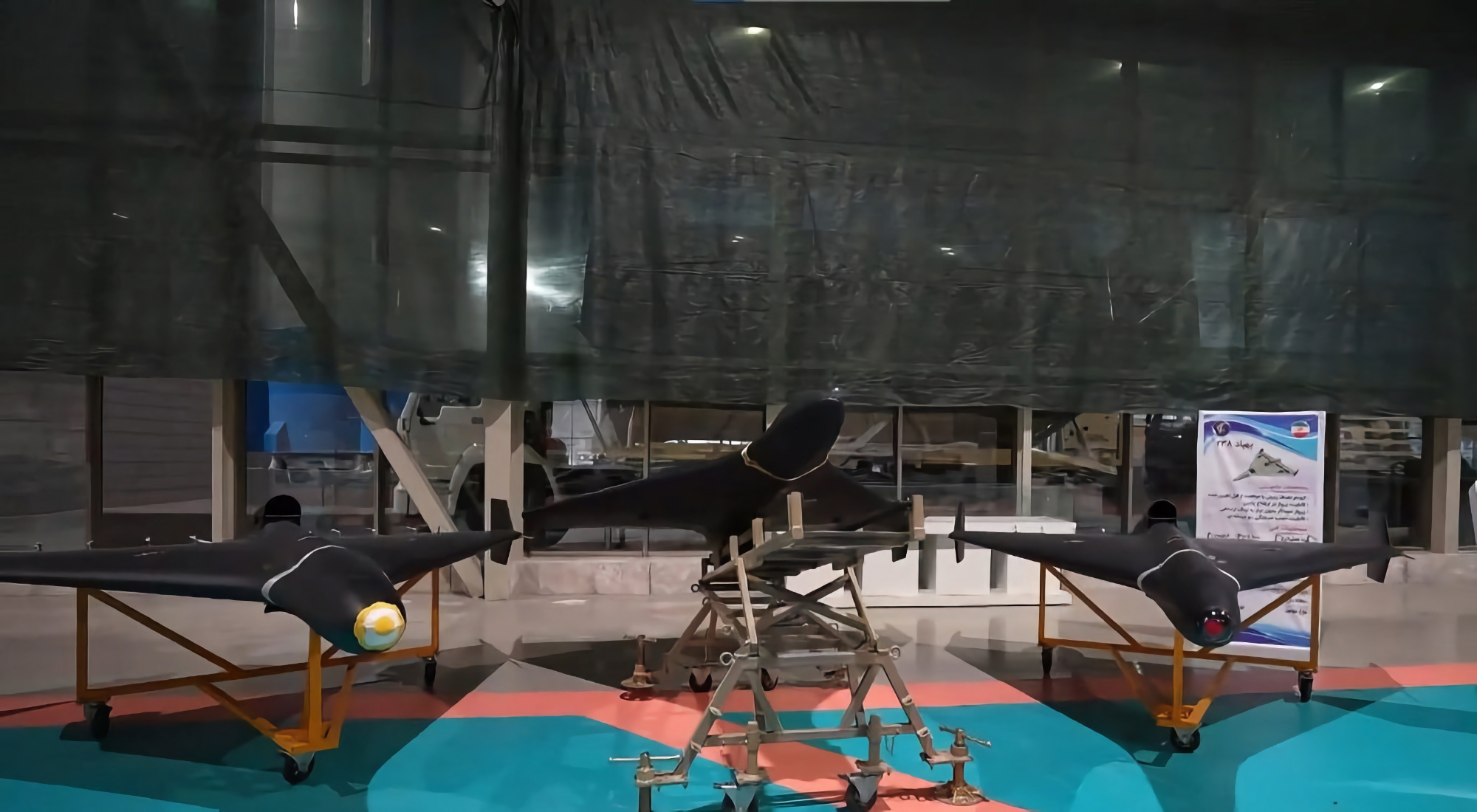 Irán desvela el UAV Shahed-238: una modificación del Shahed-136 propulsado por reactor con tres sistemas de guiado diferentes. Irán desvela el UAV Shahed-238: una modificación del Shahed-136 propulsado por reactor con tres sistemas de guiado diferentes.