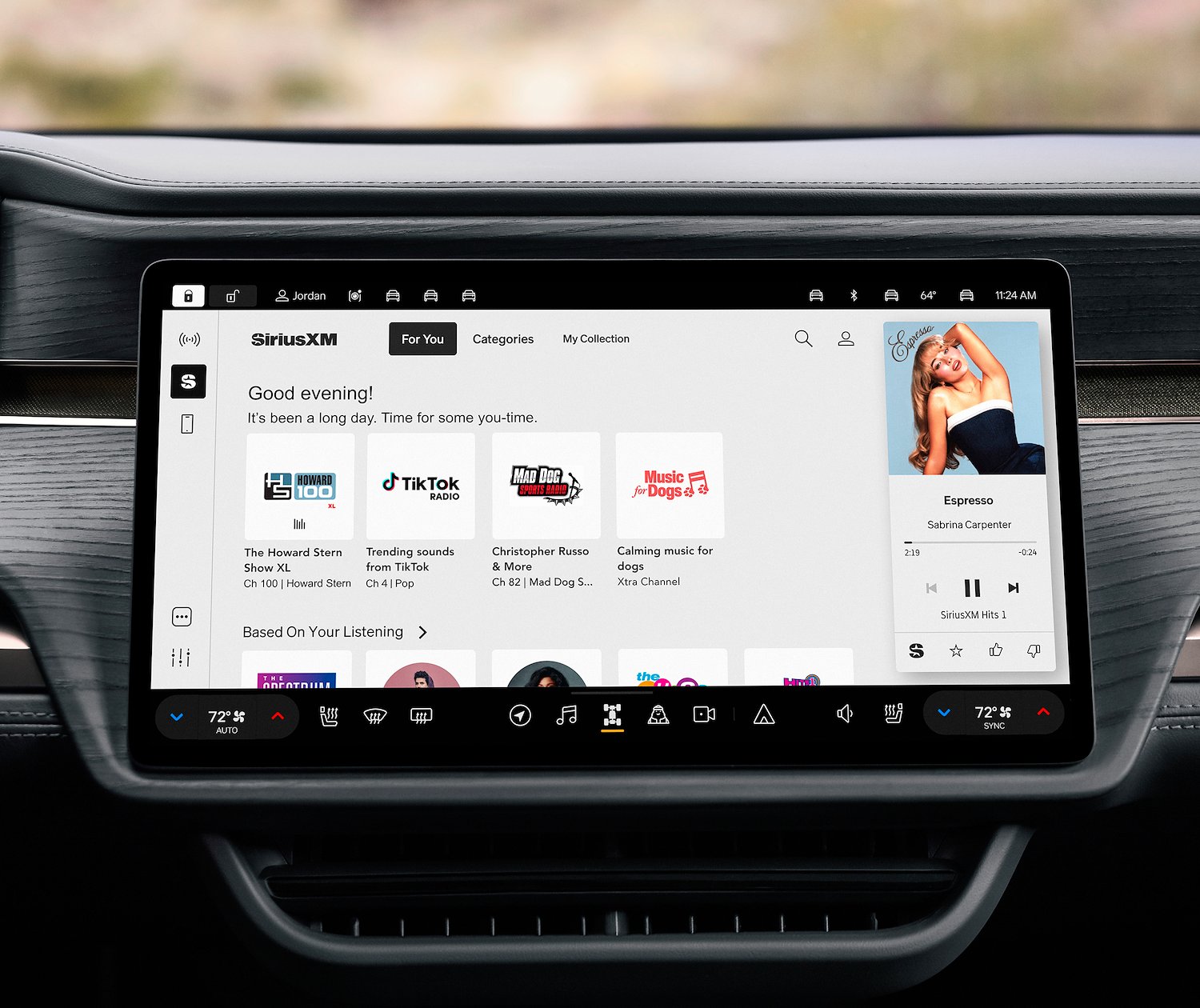 Aplicación SiriusXM en la pantalla del vehículo Rivian