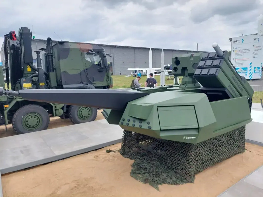 Sistema de defensa aérea de corto alcance Skyranger 30 con misil SADM