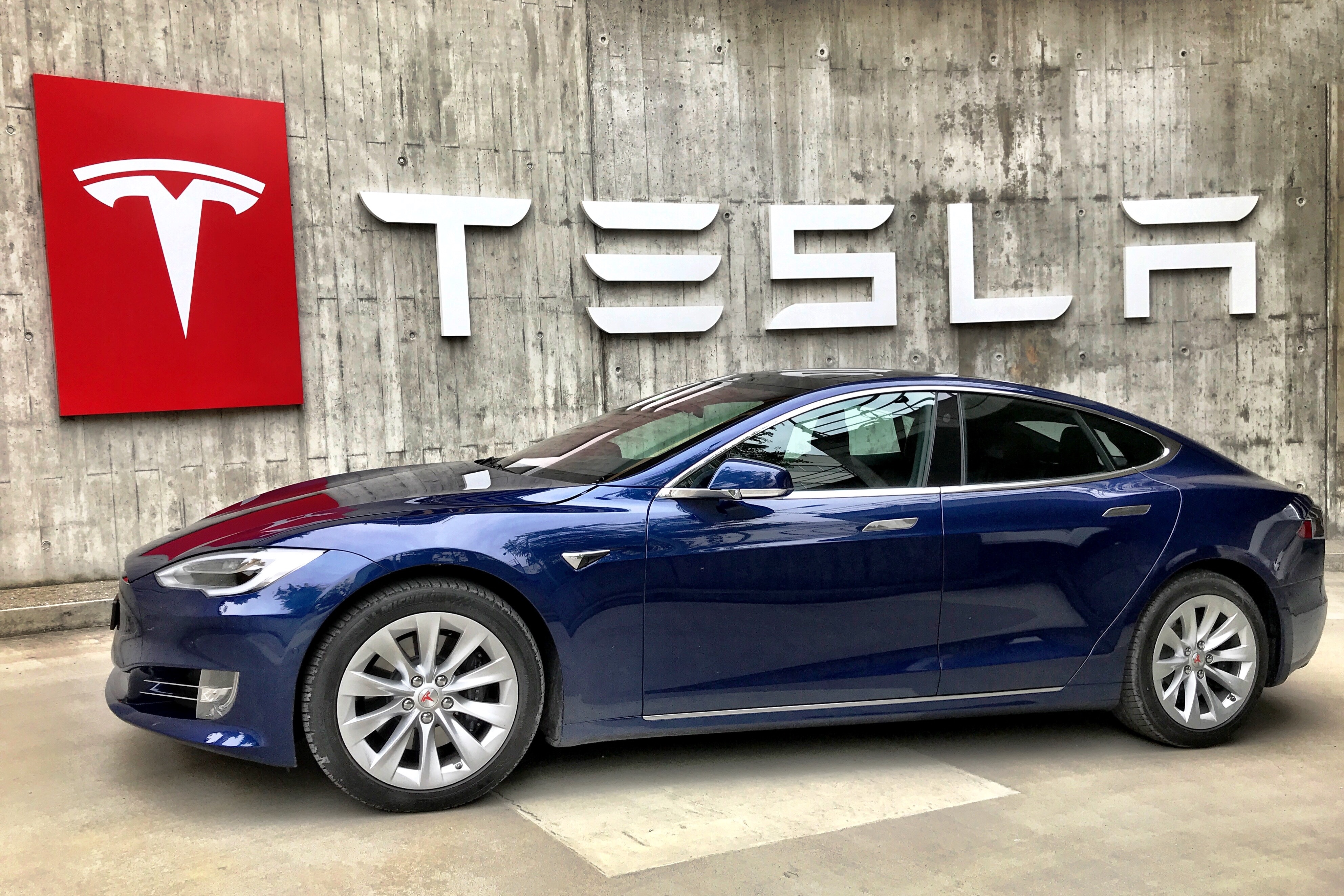 Tesla retira más de 1,6 millones de coches en China por problemas con el piloto automático y el bloqueo Tesla retira más de 1,6 millones de coches en China por problemas con el piloto automático y el bloqueo