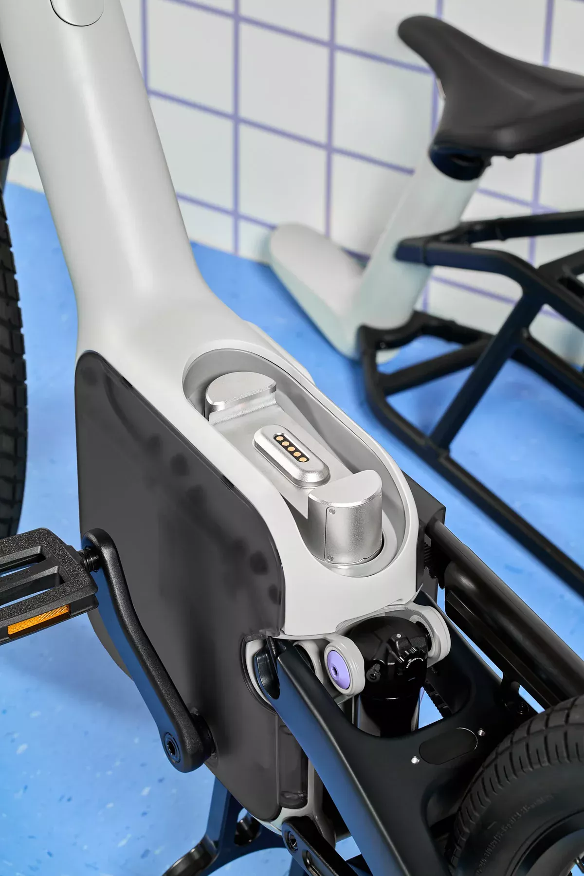 Bloqueo del marco superior del Rivian TM-B Also Bloqueo del marco superior del Rivian TM-B Also