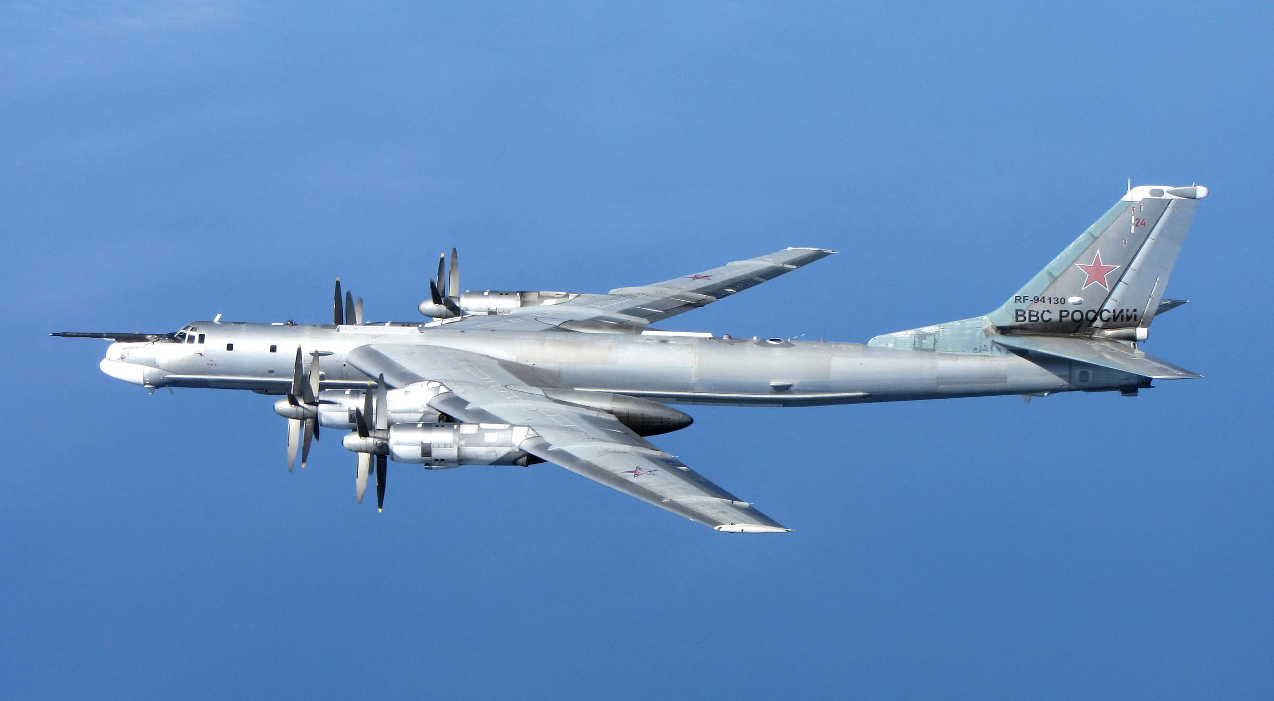 El Tu-95 Bear H se prepara para la interceptación Tu-95 Oso H