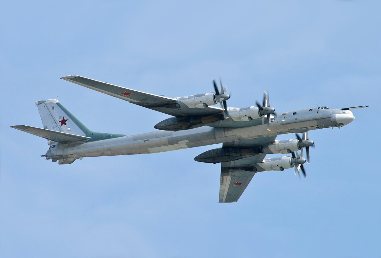 El bombardero estratégico misilero Tu-95