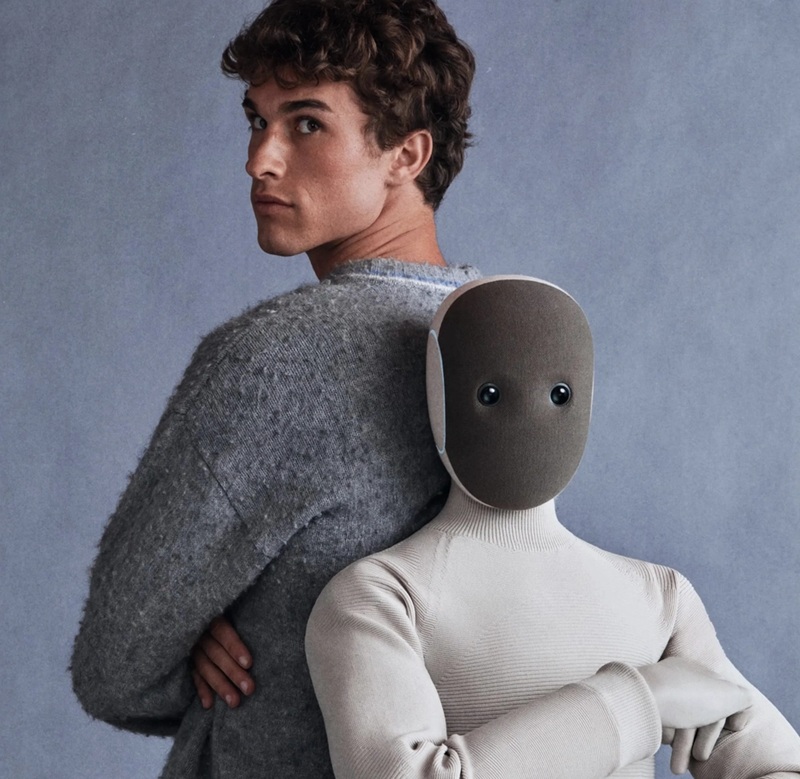 NEO Home Robot en toda su altura