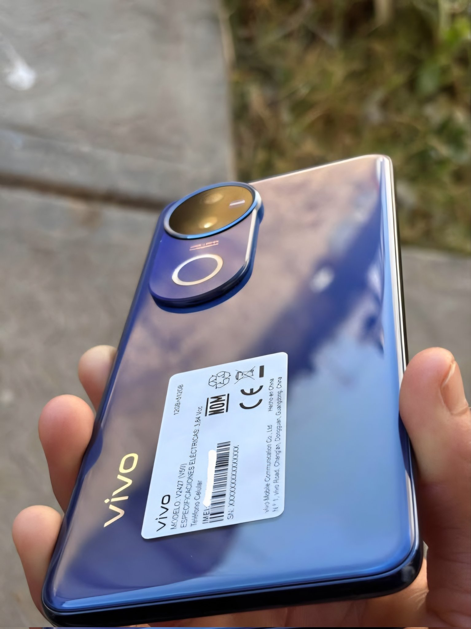 Vivo V50 en Starry Blue, Ángulo 3 Vivo V50 en Starry Blue, Ángulo 3