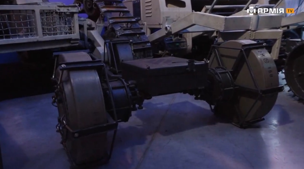 Drone con minas TM-62 en lugar de ruedas