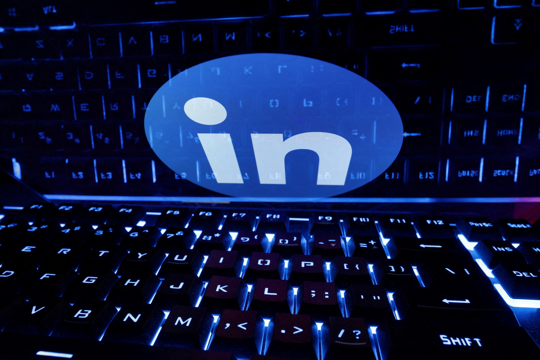 LinkedIn añade nuevas funciones de inteligencia artificial para los solicitantes de empleo e informa de que ha alcanzado los 1.000 millones de usuarios LinkedIn añade nuevas funciones de inteligencia artificial para los solicitantes de empleo e informa de que ha alcanzado los 1.000 millones de usuarios