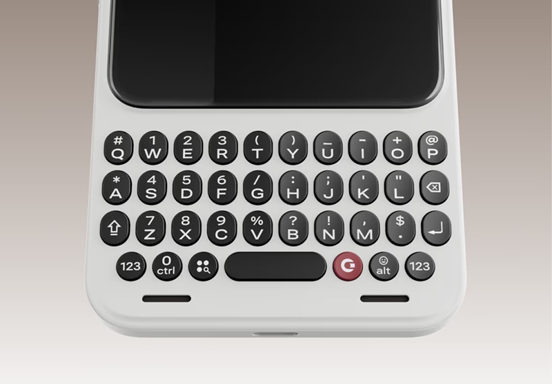 Clicks Communicator con teclado físico QWERTY al frente