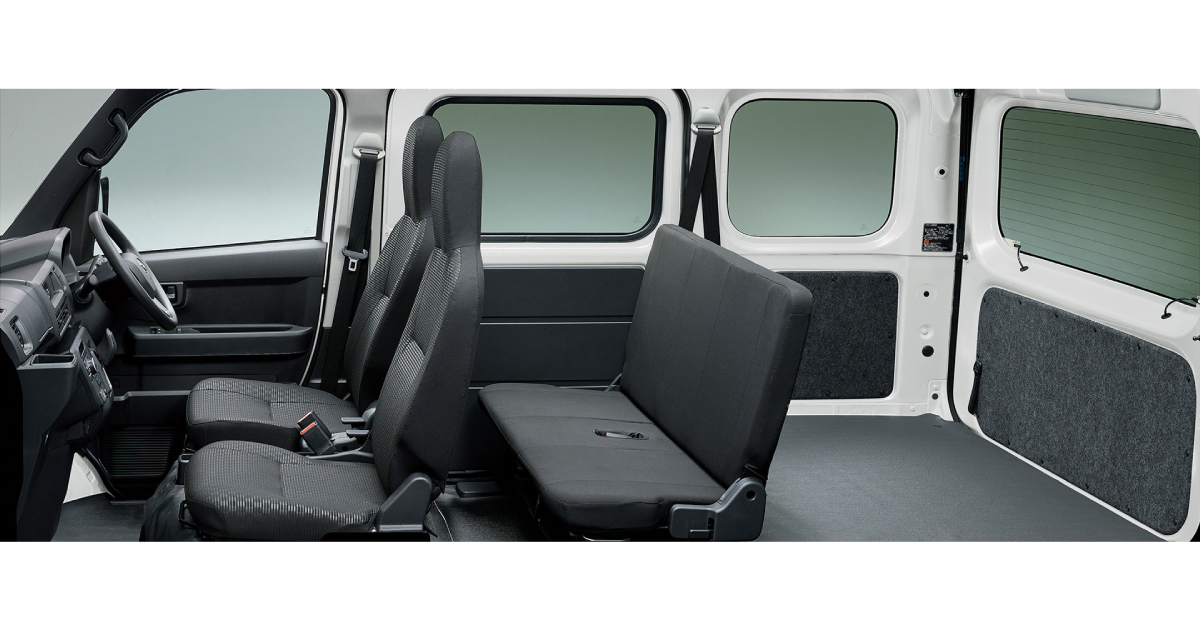 Vista trasera de la Toyota Pixis Van BEV