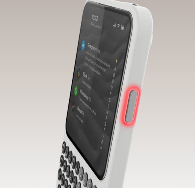 Primer plano de la interfaz del smartphone Clicks Communicator