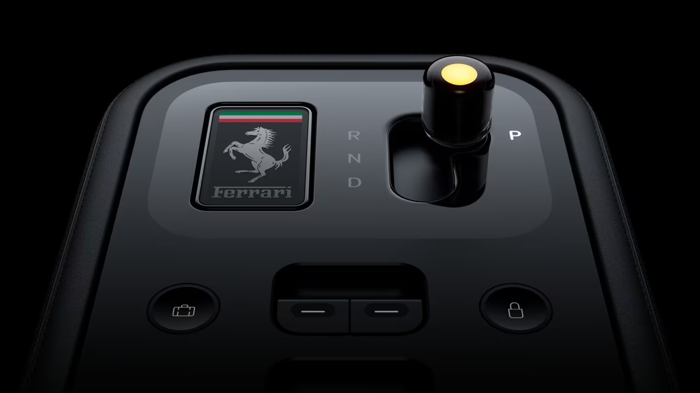 Imagen del interior de Ferrari Luce 1