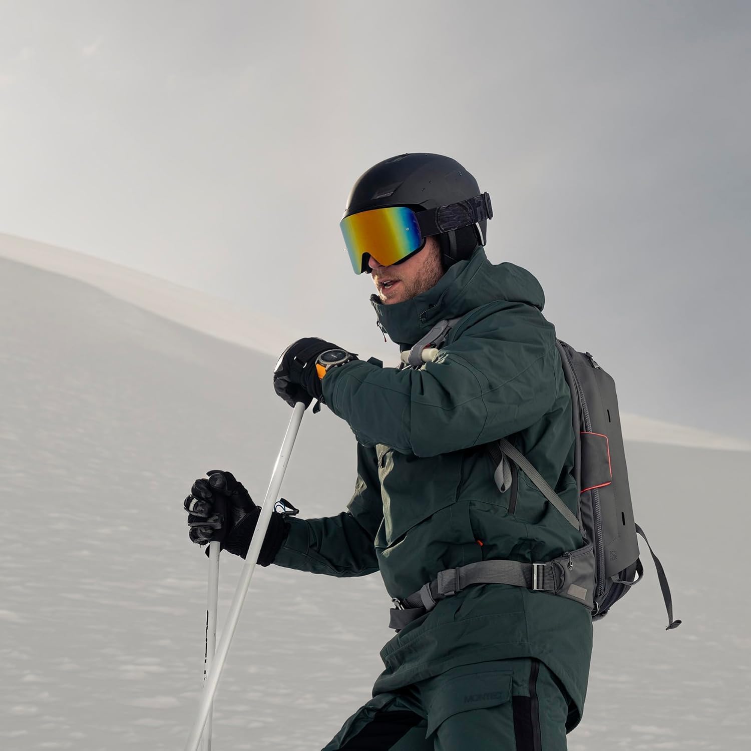 Garmin Fenix 8 con pantalla AMOLED, carcasa naranja, vista frontal