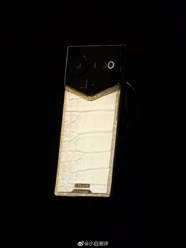 Dreame compitiendo con Vertu