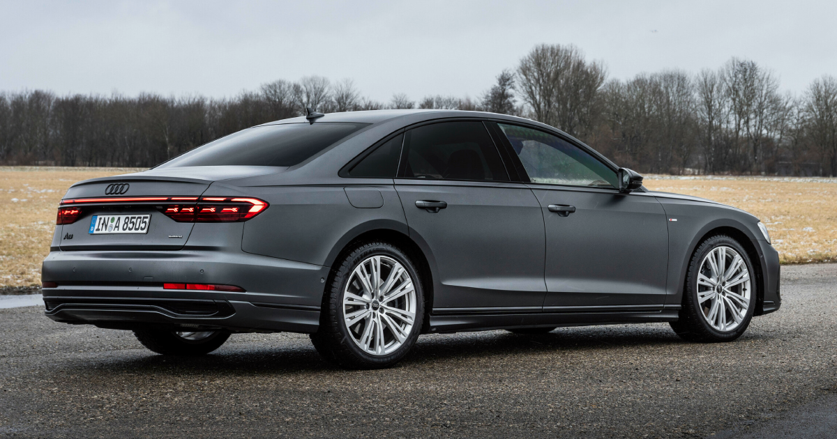 Vista lateral del Audi A8