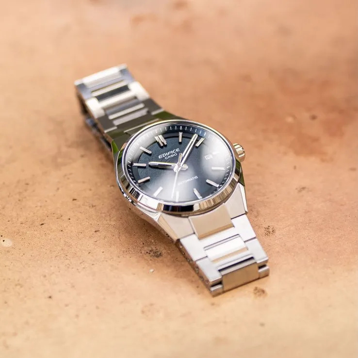 Casio Edifice EFK-110D-2A con esfera azul