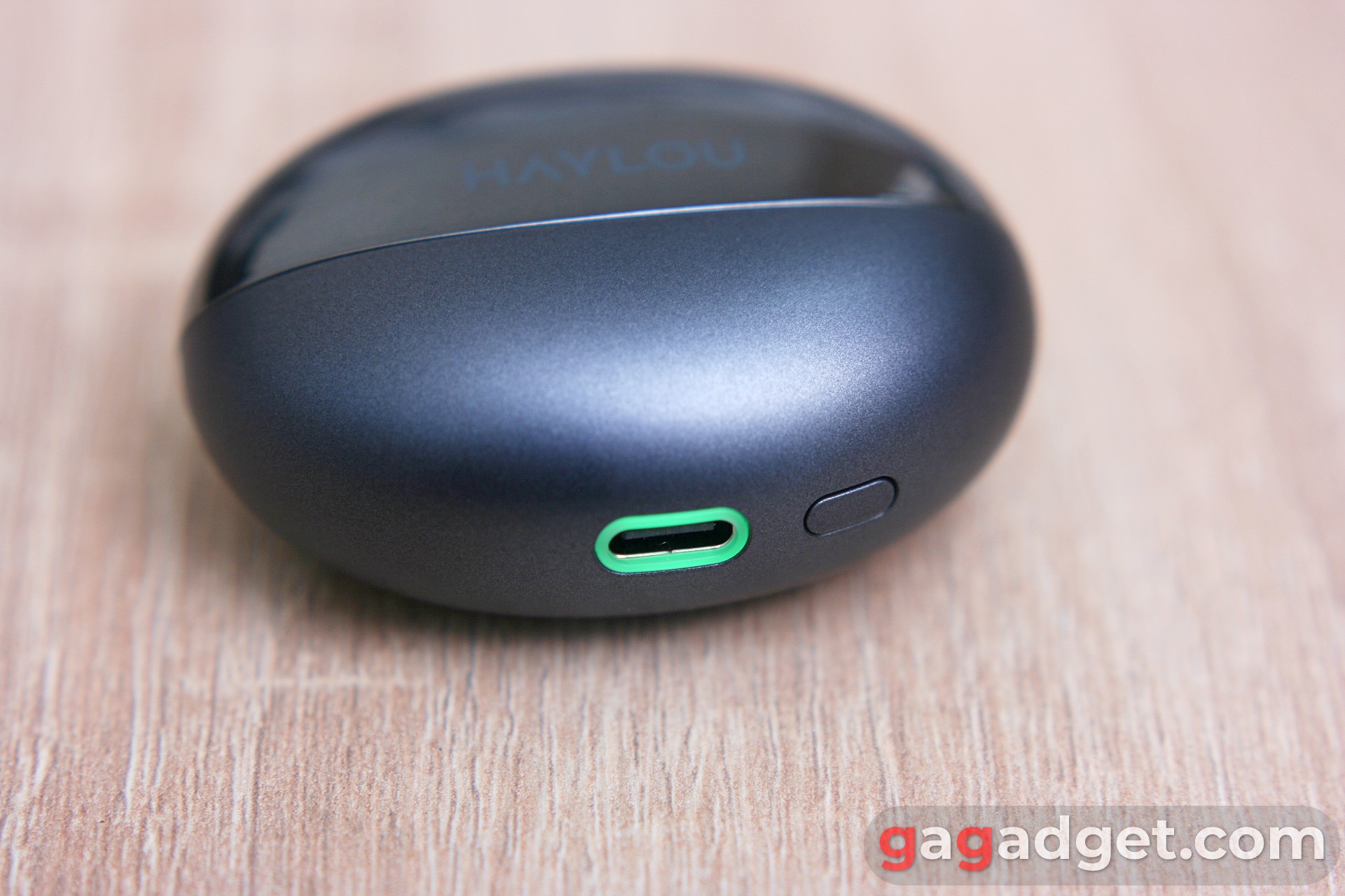 Haylou FlowBuds N55 puerto USB-C con LED