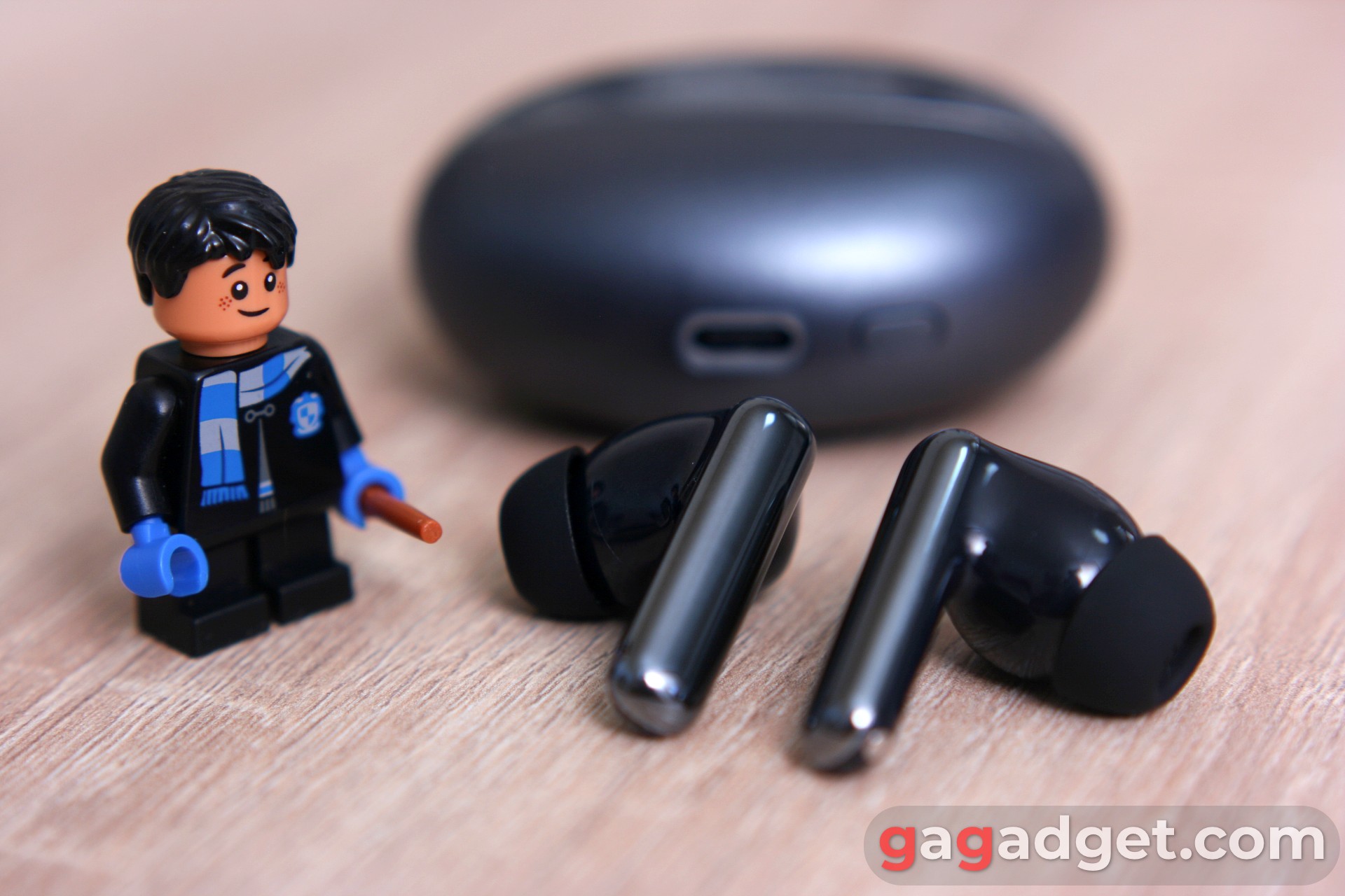 Auriculares Haylou FlowBuds N55 en uso