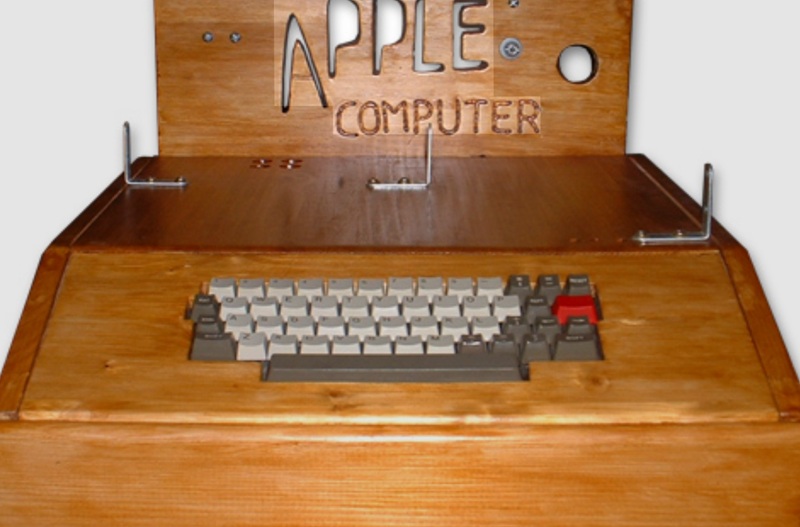 Apple II - uno de los primeros computadores producidos en masa