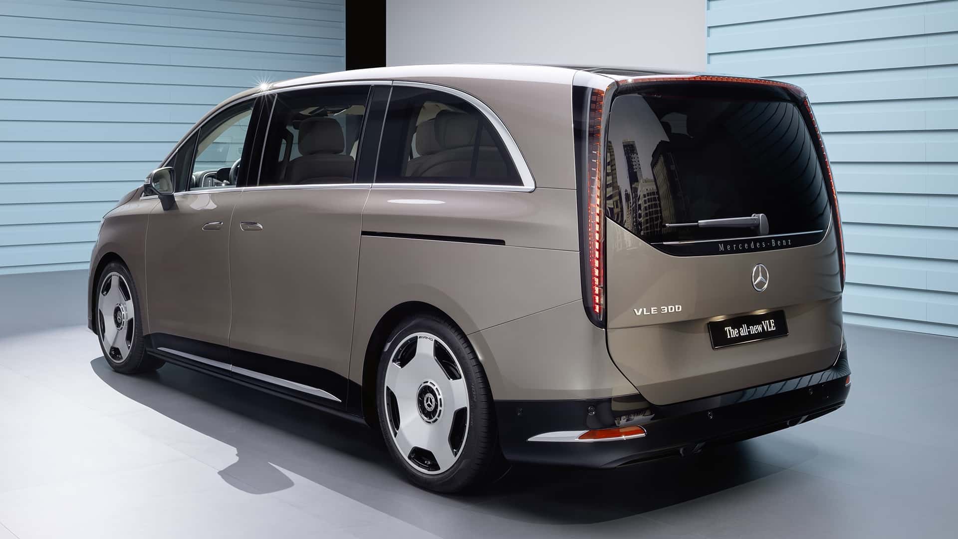 Minivan eléctrica Mercedes-Benz VLE trasera