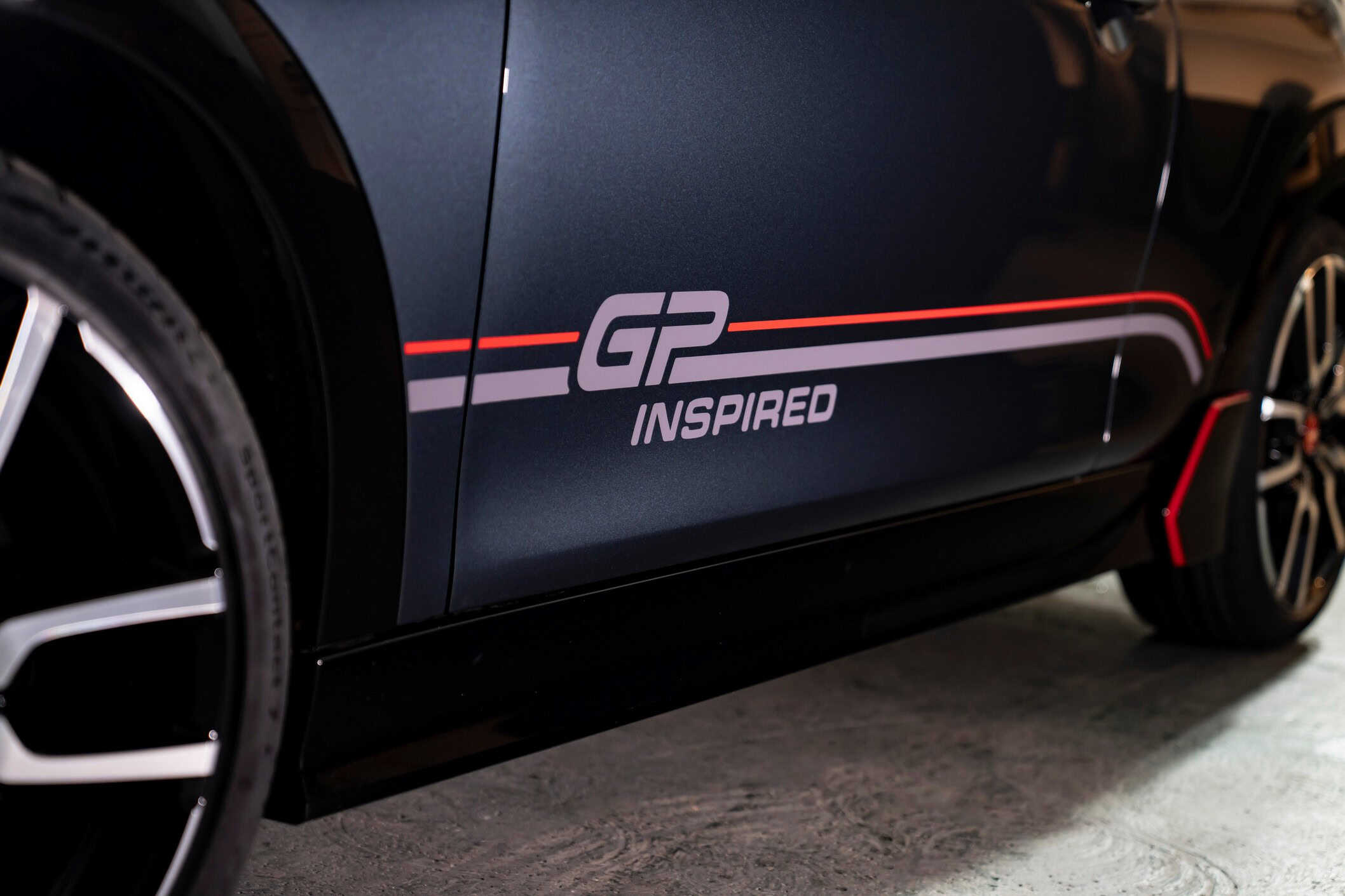 Vista trasera de la Edición Inspirada en MINI GP