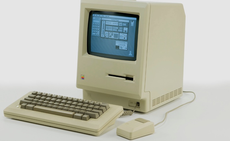 Macintosh con interfaz gráfica y ratón